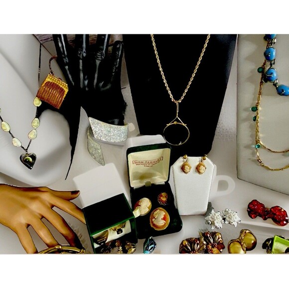 VTG  Art Deco Victorian jewelry 75 PC lot BAG Shell Cameo Brooches Florenza Krem - Picture 2 of 16
